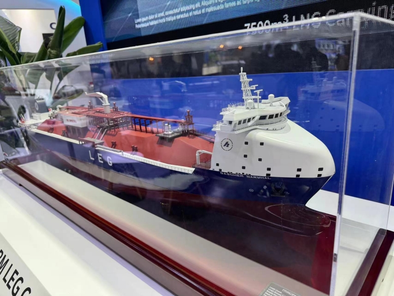 The Final Coat: Mastering Paint and Finish for Model Yachts
